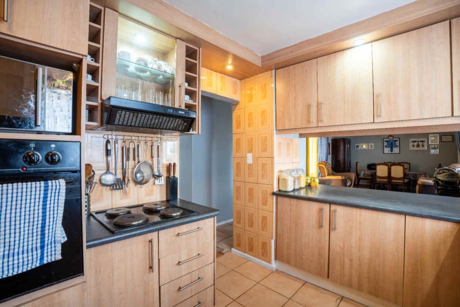5 Bedroom Property for Sale in Electric City Western Cape